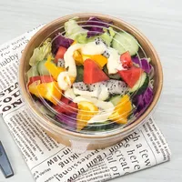 Ronde papieren saladekom met doorzichtig deksel, wegwerpbaar, oliebestendig, met aangepast logo, voor afhaal fruit salade.