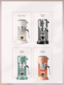 Cafetera Italiana Semiautomática con Espumador de Leche de Acero Inoxidable y Color Plateado EC885.CR, Disfruta de la Diversión del Latte Art EC885.CR - Product Image 3