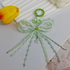 Porte-clés artisanal léger et tendance en acrylique en forme de nœud, avec ornement cœur en alliage de zinc et perles décoratives pour sacs et téléphones - Product Image 5