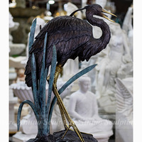 Sculpture de fontaine en bronze sur mesure en forme d'héron, technique de moulage, couleur et taille personnalisables pour la décoration de jardin extérieur