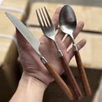 Couverts de table vintage en acier inoxydable avec manche imitation bois de noyer, réutilisables et portables pour fêtes, comprenant couteau et cuillère à soupe