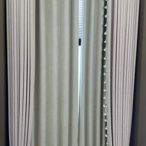 Le projet utilise intensément des rideaux de plafond personnalisés roses pour les bureaux et les hôtels. - Product Image 1