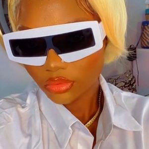 Nouvelles Lunettes de Soleil Y2K à Rivets en Forme de Bouclier, Modèle Unique et Surdimensionné pour Femmes, Tendance 2023 - Product Image 3