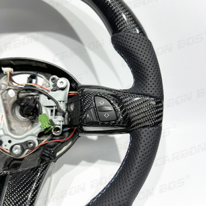 Volante per Auto in Fibra di Carbonio Lucida Personalizzabile con Linea Centrale e Pelle Traforata, Adatto per <span class=keywords><strong>BMW</strong></span> E85 E86 F35 F01 F02 F15 - Product Image 3