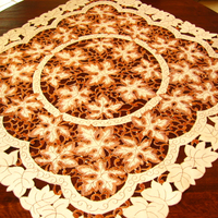 Nappe jetable en polyester/coton non tissé, broderie à la main motif marguerite, 85x85cm