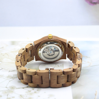 Montre en bois artisanale avec cadran semi-squelette, options de couleurs multiples, boîtier en bois naturel, bracelet décoratif incrusté, cadran serti de cristaux
