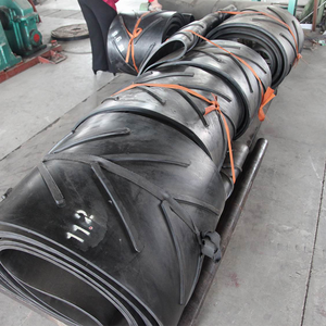 YUPHENG 20Mpa slijtvaste EP200 5-laags hoogwaardige treksterkte <span class=keywords><strong>45</strong></span> graden Chevron transportband voor steen en aggregaten - Product Image 3