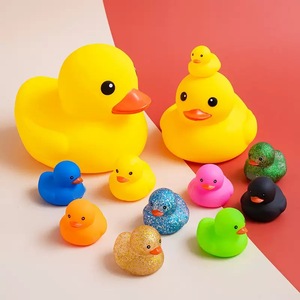 Bán buôn biểu tượng tùy chỉnh nước nổi tắm đồ chơi cao su vịt kích cỡ khác nhau PVC colour thay đổi dễ thương màu vàng cao su vịt - Product Image 4