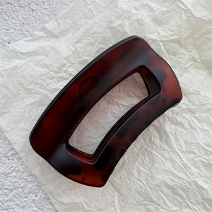 Pince à cheveux en résine acétate style léopard vintage simple pour femme - Product Image 6