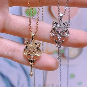 Collana con Ciondolo Hello Cat Personalizzato, Abito Rosso con Accenti in Zirconia, Gioielli Placcati Oro per Donne, Regali all'Ingrosso - Product Image 5