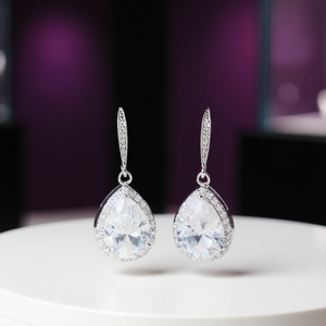 Eleganti orecchini a goccia con cristalli in argento 925 placcato rodio con montatura a castone, gioielli classici da sposa per donna - Product Image 2