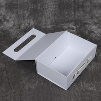 Boîte cadeau pliante magnétique en carton rigide de luxe avec logo personnalisé, boîte d'emballage de type valise avec poignée pour vêtements de mariage