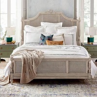 Meubles de chambre à coucher vintage français en bois et rotin, lits king et queen size, lit plateforme antique sculpté avec tête de lit tressée