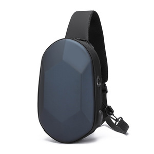 กระเป๋าผู้ชายแบบสะพายข้างกันน้ำคุณภาพสูง ดีไซน์เฉพาะตัว - Product Image 1