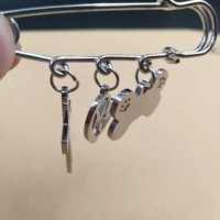 Broche de ceinture en métal personnalisée, épingle à châle tendance pour pull, clip pour pantalon, épingles de sûreté avec couleurs et tailles personnalisées