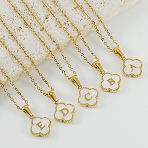 18k oro placcato in acciaio inox gioielli moda a a a Z alfabeto <span class=keywords><strong>lettera</strong></span> iniziale madreperla trifoglio collana pendente per donna - Product Image 1