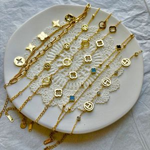 Châu Âu Mỹ Thương hiệu thép không gỉ vàng bốn lá <span class=keywords><strong>Clover</strong></span> Dot kim cương dây đeo cổ tay tinh tế Vòng đeo tay nhỏ bóng hình dạng cho món quà - Product Image 1