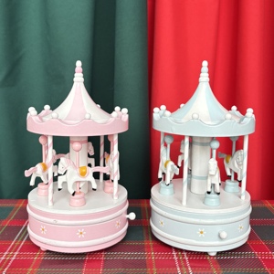 Caixa de Música Grande de Madeira com Carrossel, Criativa, com Bailarina, Presentes de Casamento e Aniversário, Padrão de Coração, Mecanismo de Corda, Importado - Product Image 2