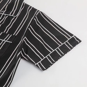 <span class=keywords><strong>Pigiama</strong></span> estivo a maniche corte in seta di ghiaccio abbigliamento da casa vestito a righe casual sottile da <span class=keywords><strong>uomo</strong></span> <span class=keywords><strong>nero</strong></span> da casa - Product Image 4