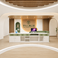 Bureau d'accueil professionnel contemporain bicolore avec éclairage LED blanc sous-monté et accent vert pour clinique dentaire – Dessin de conception gratuit