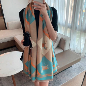 Nouveau Style Hiver Écharpe Épaissie Cheval Patter Conception Châle Double Imprimé Chaleur Écharpe pour les Femmes - Product Image 5
