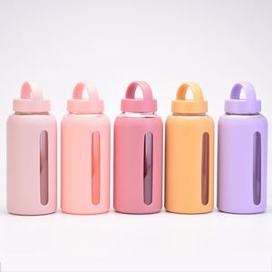 Bouteille d'eau de luxe en verre borosilicate de haute qualité 800 ml, sans BPA, anti-fuite, à large ouverture, avec manchon en silicone et couvercle 2-en-1 avec poignée et paille - Product Image 5