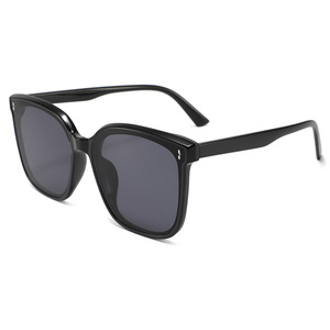 Gafas de Sol Gm Unisex Polarizadas con Marco Grande Negro, Protección UV400 para Pesca, Viajes, Conducción y Atuendos de Moda - Product Image 2