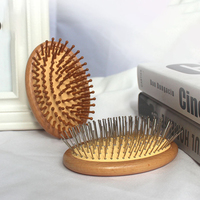 Peigne de massage en bois de hêtre à marque privée avec masseur de cuir chevelu, brosse à cheveux ovale portable à coussin d'air avec aiguilles en bambou et acier, mini-airbag