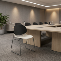 Chaise de formation moderne empilable avec dossier solide, base en traîneau, dossier en plastique et cadre métallique pour salle de classe et auditorium