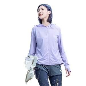 Ropa de Protección Solar UPF50+ para Mujer, Marca CHOGREY, con Capucha, Corte Holgado, Estilo Montaña, Transpirable, Resistente a las Arrugas, Tela Fresca Tipo Seda de Hielo - Product Image 3