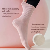 Chaussettes de yoga antidérapantes personnalisées en coton respirant, chaussettes de Pilates à grip, chaussettes antidérapantes pour la danse et le fitness, vente en gros, faible MOQ