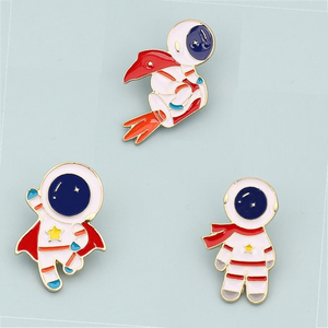 Botón de Metal Plateado Duradero para Uniformes, Diseño de Astronauta, Ideal para Insignias - Product Image 1