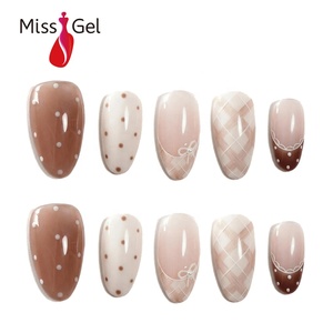 Ongles press-on marron café mignons, motif pois, design brillant, faux ongles amande, ongles artificiels, ongles press-on designés - Product Image 1