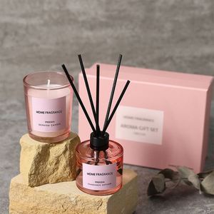 Coffret Cadeau Luxe Parfum d'Ambiance pour la Maison : Bougie en Cire de Soja Parfumée Fleur de Freesia, Diffuseur à Bâtonnets, Pot en Verre Écologique, Aromathérapie - Product Image 2