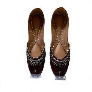 Zapatos de Mujer BS INTERNATIONAL, Diseño Tradicional Indio, Tacón Plano, Cuero Genuino, Cierre de Gancho y Bucle, Punta con Patrón Floral, a la Moda - Product Image 4