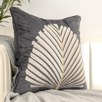 Housse de coussin en velours brodée de feuilles avec passepoil, motif végétal, taie d'oreiller décorative moderne pour canapé et chambre à coucher