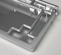Clavier mécanique de jeu personnalisé en acier inoxydable et aluminium usiné CNC de haute précision pour 61/87/104 touches