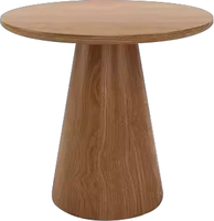Table basse ronde nordique en bois massif et chaises en cuir rembourrées en bois massif pour cafés hôtels restaurants etc.