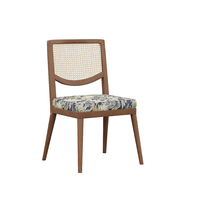 Комплект обеденных стульев в стиле Mid-Century Modern с плетеными спинками и квадратным керамическим столом с деревянной окантовкой для кафе, ботанического бистро, ресторана