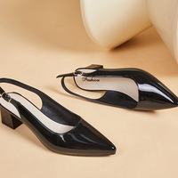 Sandales PVC tendance style influenceur pour femme, à talon épais et bout pointu, idéales pour l'extérieur en été, antidérapantes pour la plage