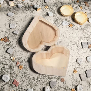 HS Luxury <b>Magnetic</b> Cardboard Jewelry <b>Gift</b> <b>Box</b> with Bright Creations Hinged Lid Heart Design 1-3L Capacity DHI-3434 Model - Product Image 3