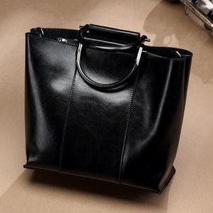 Bolso de piel de vaca suave con asa para el hombro, un bolso cruzado retro y sencillo de gran capacidad para mujer - Product Image 6
