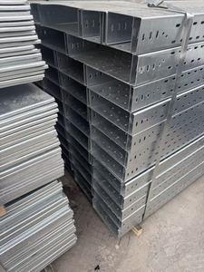 รางเคเบิลเหล็กชุบสังกะสีแบบจุ่มร้อนสำหรับงานอุตสาหกรรมกลางแจ้ง ขนาด 50x100 ซม. พร้อมข้อต่อโค้งและข้อต่อสามทาง ผลิตตามสั่งจากโรงงาน - Product Image 6