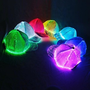 Cappello LED Luminoso, Berretto da Baseball Ricaricabile USB, Cappello con Fibre Ottiche a Strisce Fluorescenti, 7 Colori, 5 Modalità di Lampeggio - Product Image 2