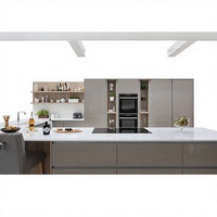 Meuble de cuisine modulaire en MDF gris brillant, étanche, avec comptoir en marbre, robinet, rangement suspendu, étagère multifonctionnelle au design intelligent