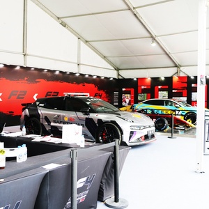Tente d'exposition de course automobile à grande portée transparente pour salon professionnel de sport automobile, exposition de voitures de course et culture automobile - Product Image 1