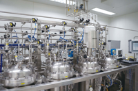 Système de réaction homogénéisant industriel intégré, émulsifiant dispersant, capacité 100L/50L, puissance 55KW/75KW pour processus chimiques