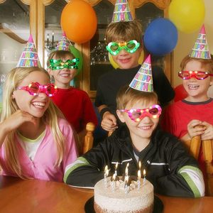 Gafas LED con Forma de Corazón, con Pilas, para Fiestas Navideñas, con Luz Intermitente, para Uso en Interiores, de Plástico, para Fiestas, Cumpleaños Infantiles - Product Image 4
