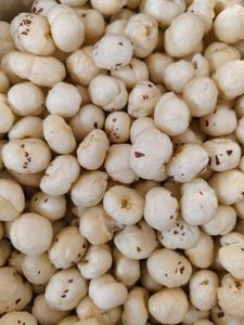 Palomitas de Maíz Blancas Crujientes con Puntos Marrones en Tazón de Madera, Sabor Original Natural y Orgánico, Forma Redonda - Product Image 4