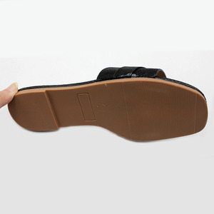 Nuove <span class=keywords><strong>infradito</strong></span> piatte da spiaggia antiscivolo <span class=keywords><strong>nere</strong></span> estive alla moda comode <span class=keywords><strong>infradito</strong></span> da <span class=keywords><strong>donna</strong></span> a tacco basso antiscivolo all'ingrosso - Product Image 6